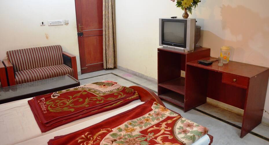 Vrindaban Hotel & Banquet Hall, Lucknow 5